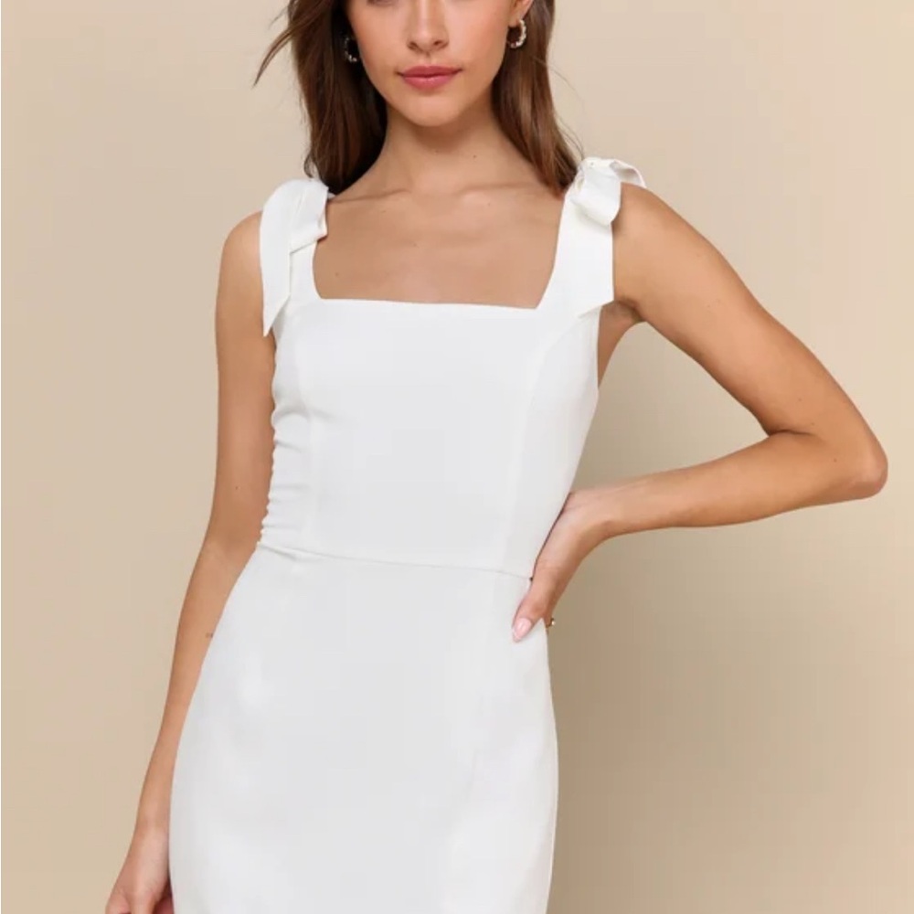 Elegant White Sleeveless Dress